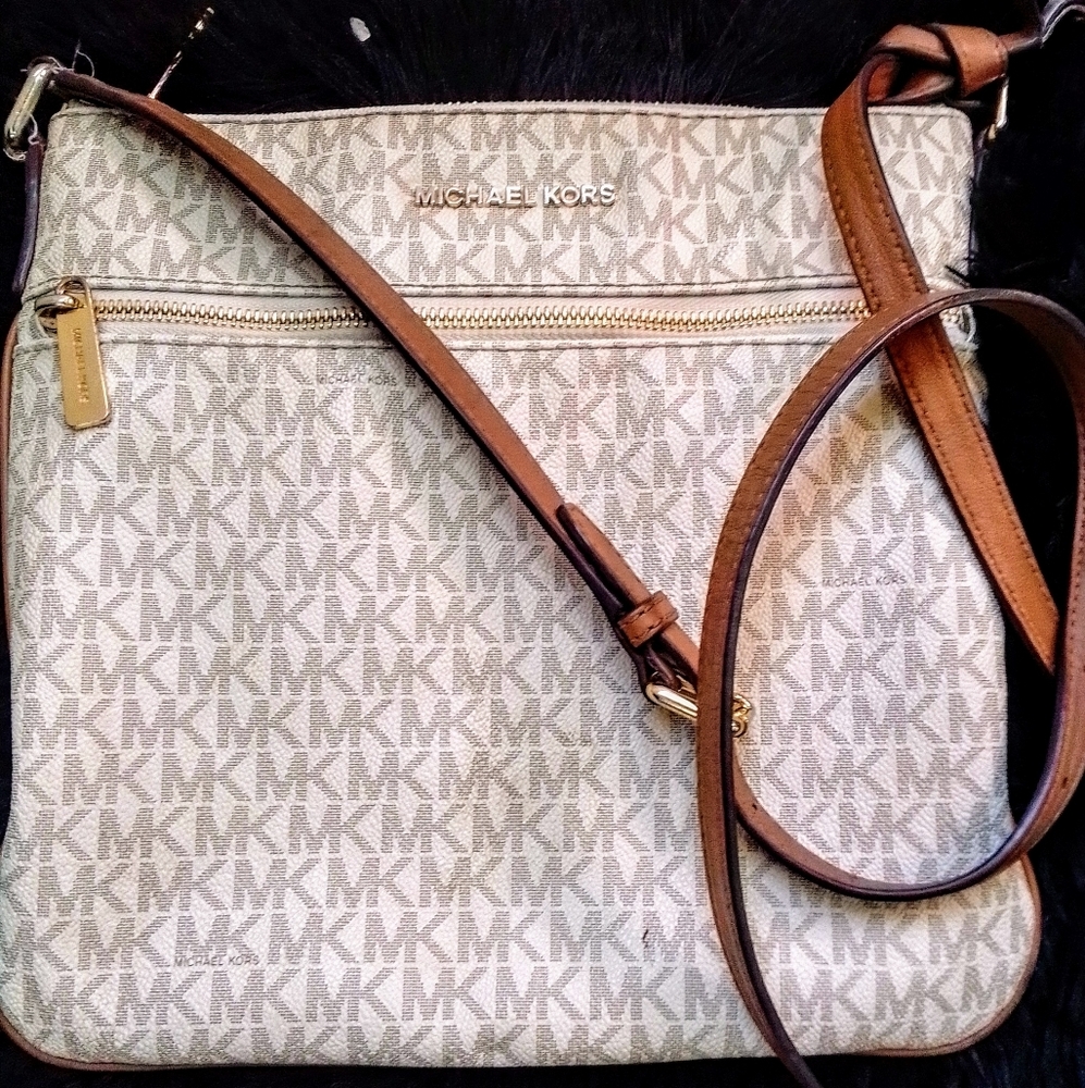 Michael kors crossbody bag